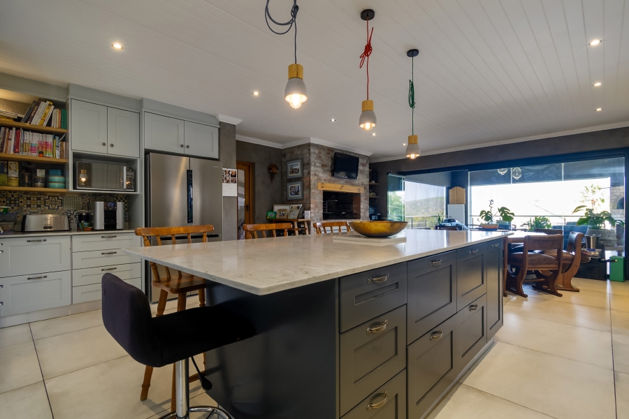 6 Bedroom Property for Sale in Kenridge Heights Western Cape